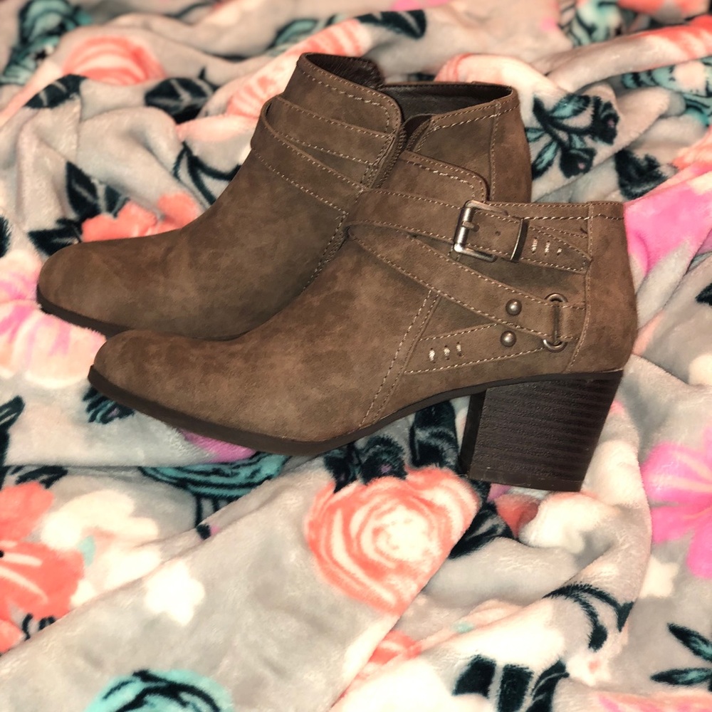 booties - Picture 2 of 3